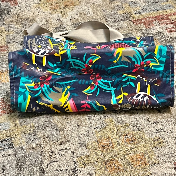 Chalo Seattle Coffee Culture Night Owls Coated Canvas Zipper Tote - 17 x 13 x 5" - Picture 11 of 15